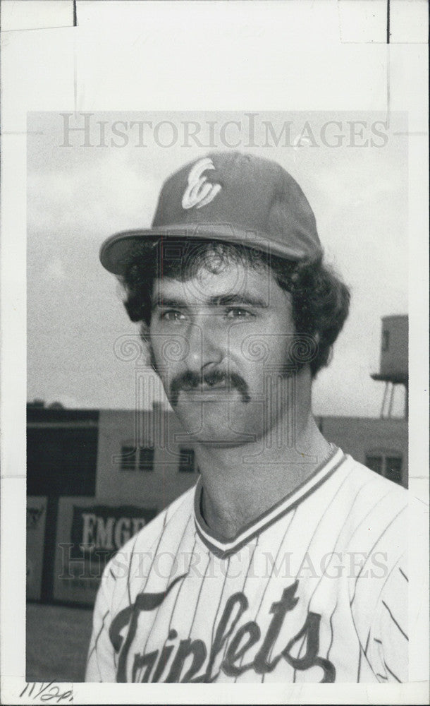 Bob Molinaro Plays Right Field Undated Vintage Press Photo Print