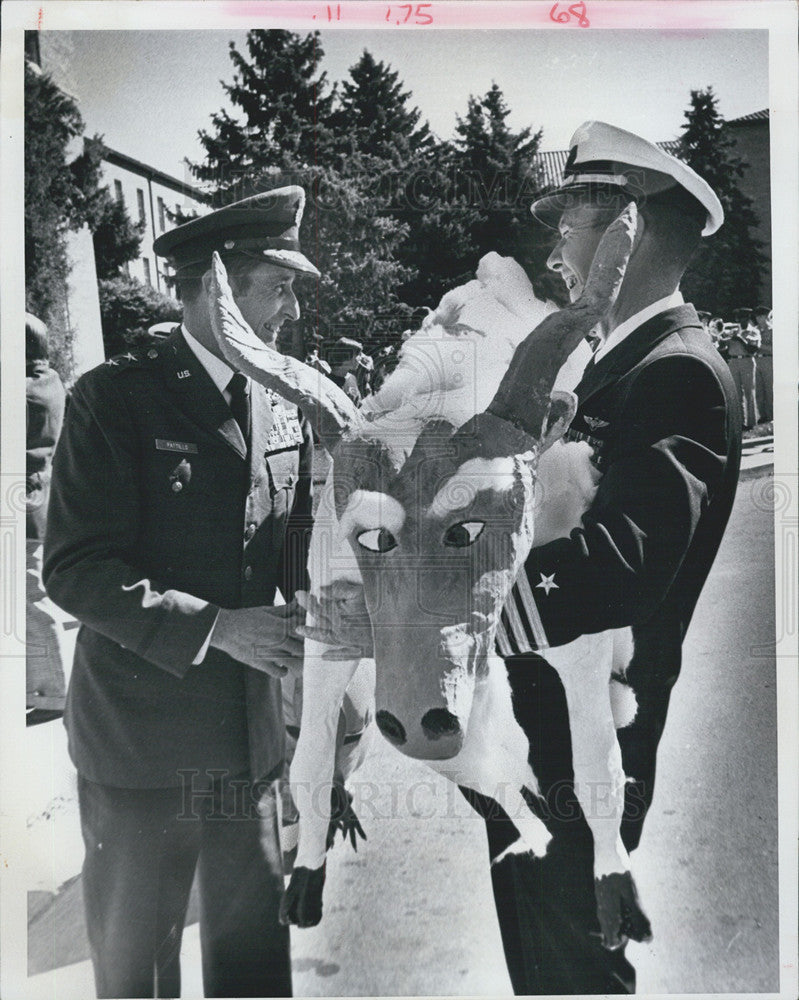 1974 Press Photo Maj General Charles Pitillo Navy Capt Lloyd Montague - Historic Images