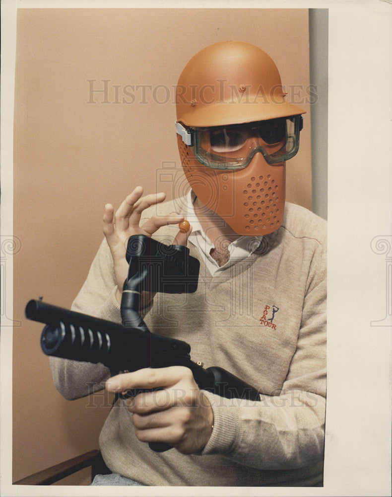 1988 Press Photo Gregg Rodighier With Paint Ball Gun And MAsk - Historic Images