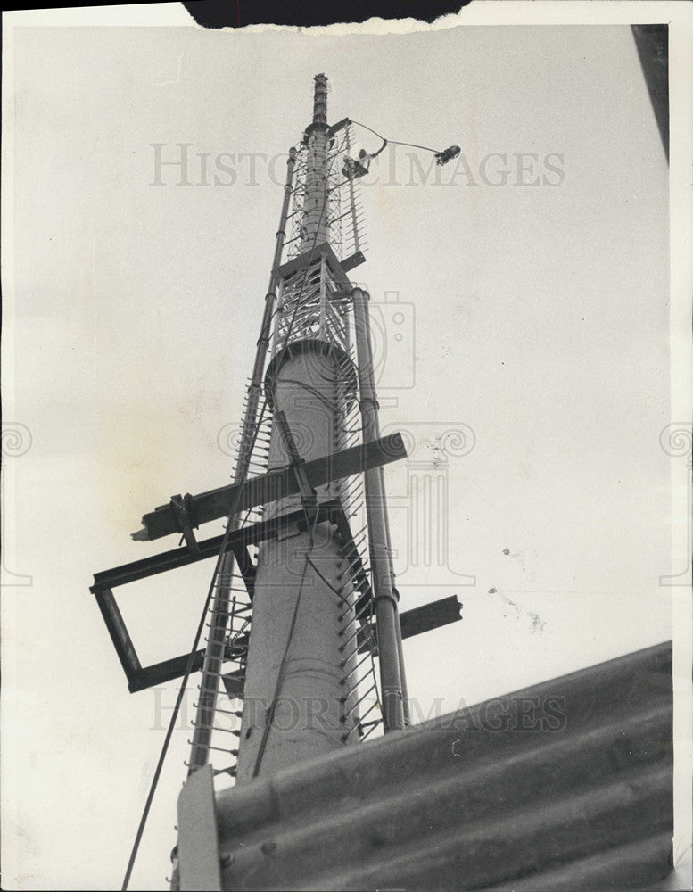 1965 Press Photo 1000 Lake Shore Plaza Building Antenna Magnaflux Corp Chicago - Historic Images