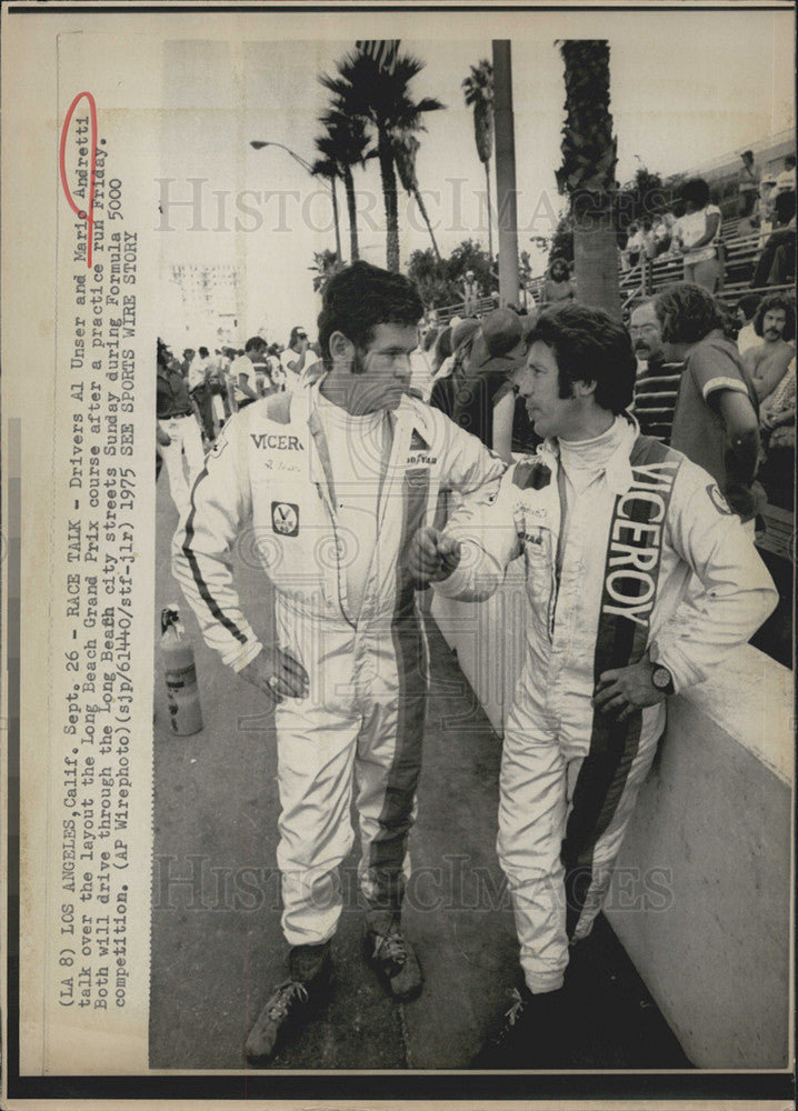 1975 Press Photo Al Unser And Mario Andretti At Long Beach Grand Prix Auto Race - Historic Images