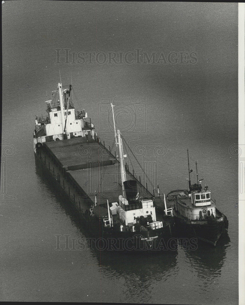 1981 Press Photo Ship &quot;Roland Desgages&quot; and tug &quot;Shannon&quot; - Historic Images