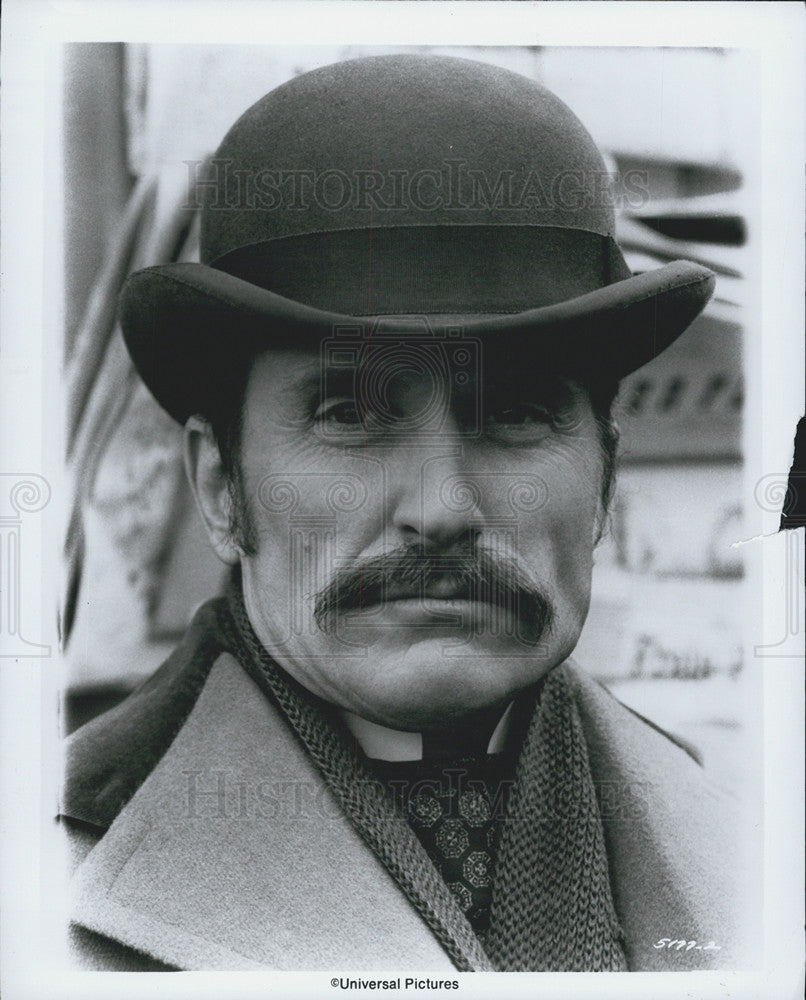 1976 Press Photo Robert Duvall on &quot;The Seven-Per-Cent Solution.&quot; - Historic Images