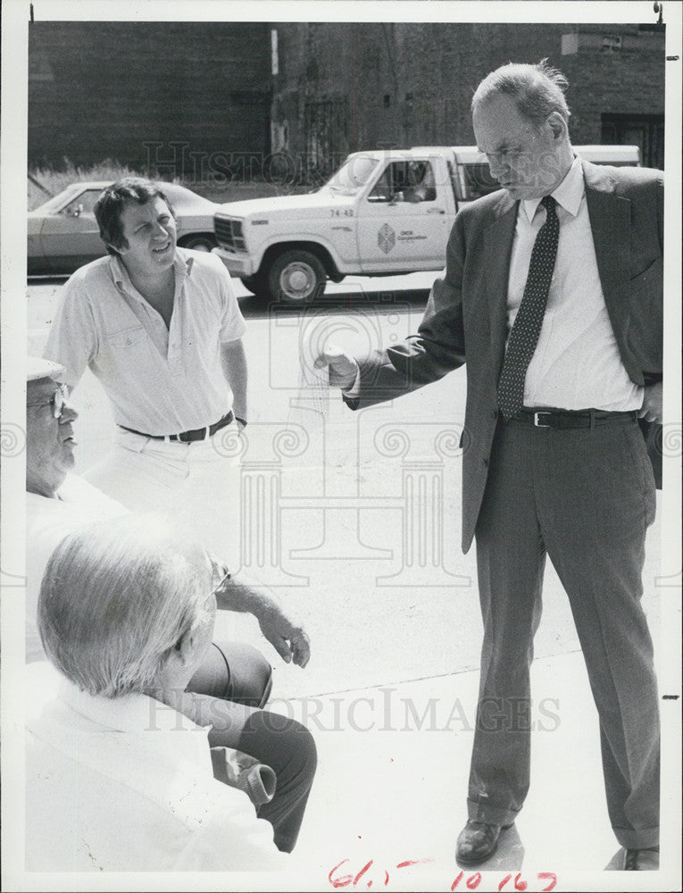 1983 Press Photo American Industry NBC Edwin Newman - Historic Images