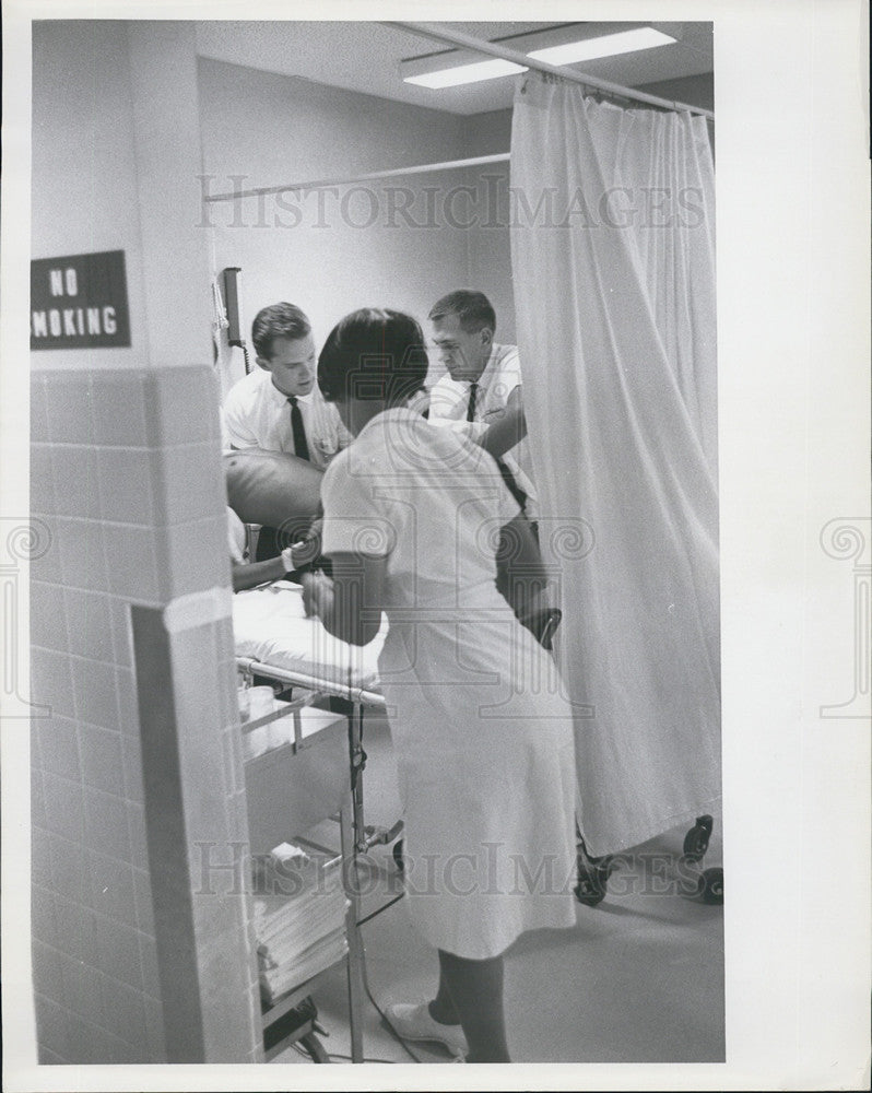 1966 Press Photo Atler Ambulance - Historic Images