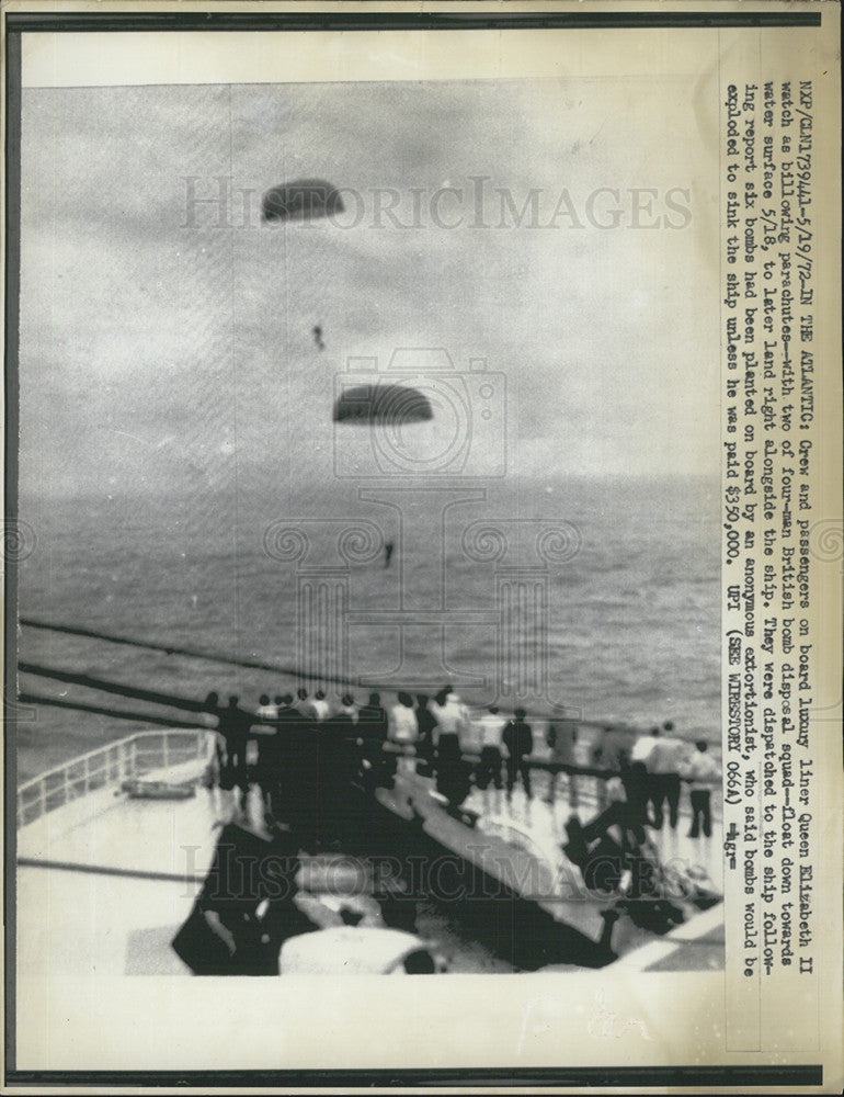 1972 Press Photo Queen Elizabeth II Boat - Historic Images