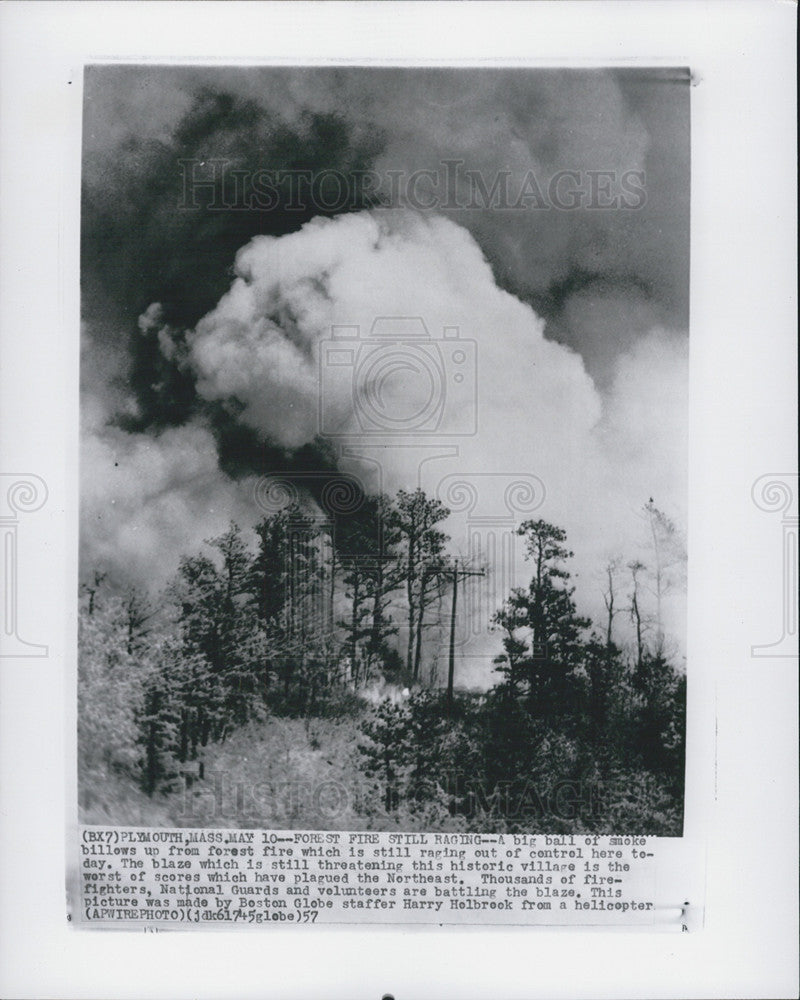 1957 Press Photo Forest Fire Raging Out Of Control In Plymouth Massachusetts - Historic Images