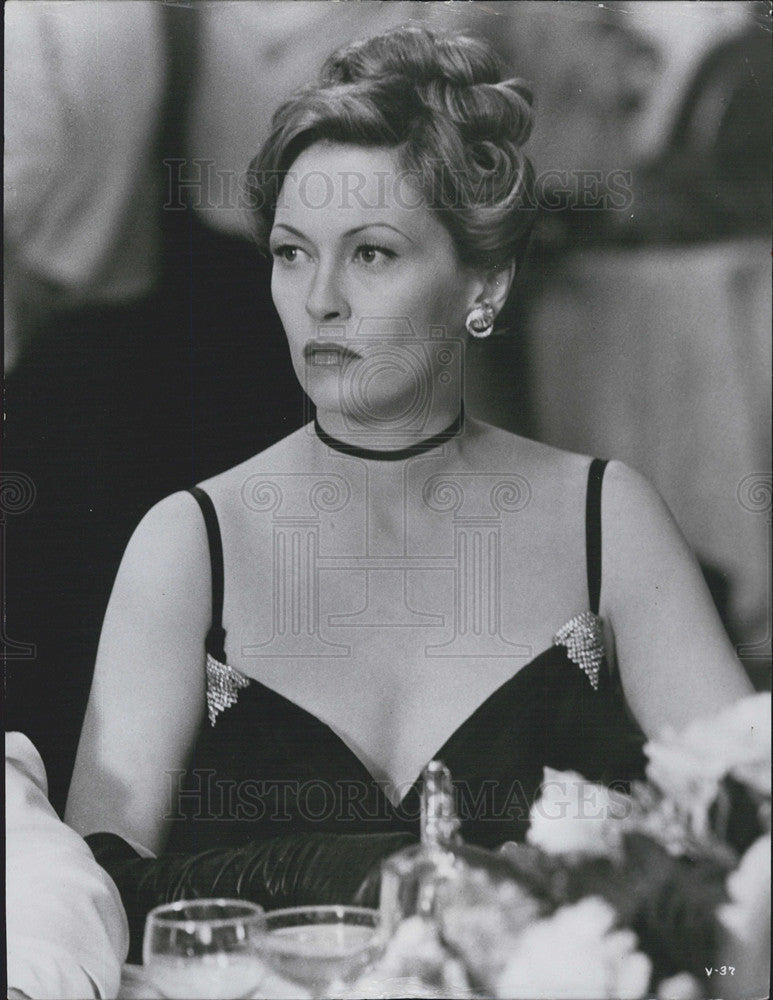 Press Photo Faye Dunaway in Voyage of the Damned - Historic Images