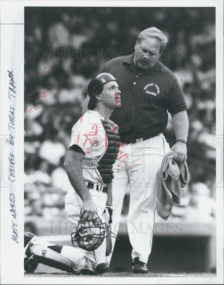 1988 Press Photo Matt Nokes checked by trainer - Historic Images