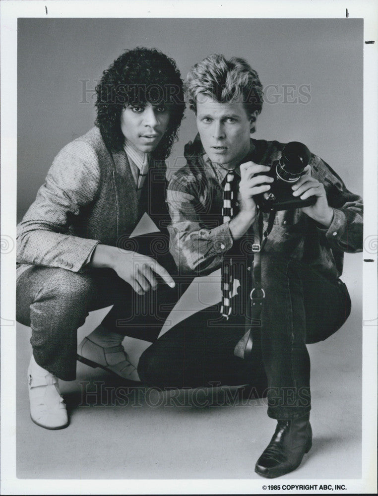 1985 Press Photo Actor Stoney Jackson and Nicholas Campbell - Historic Images