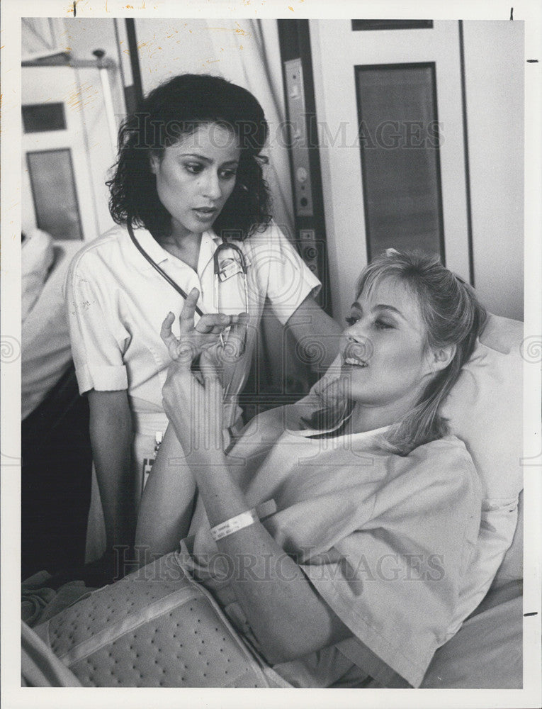 1989 Press Photo Roxann Biggs and Kim Ulrich in Nightingales - Historic Images