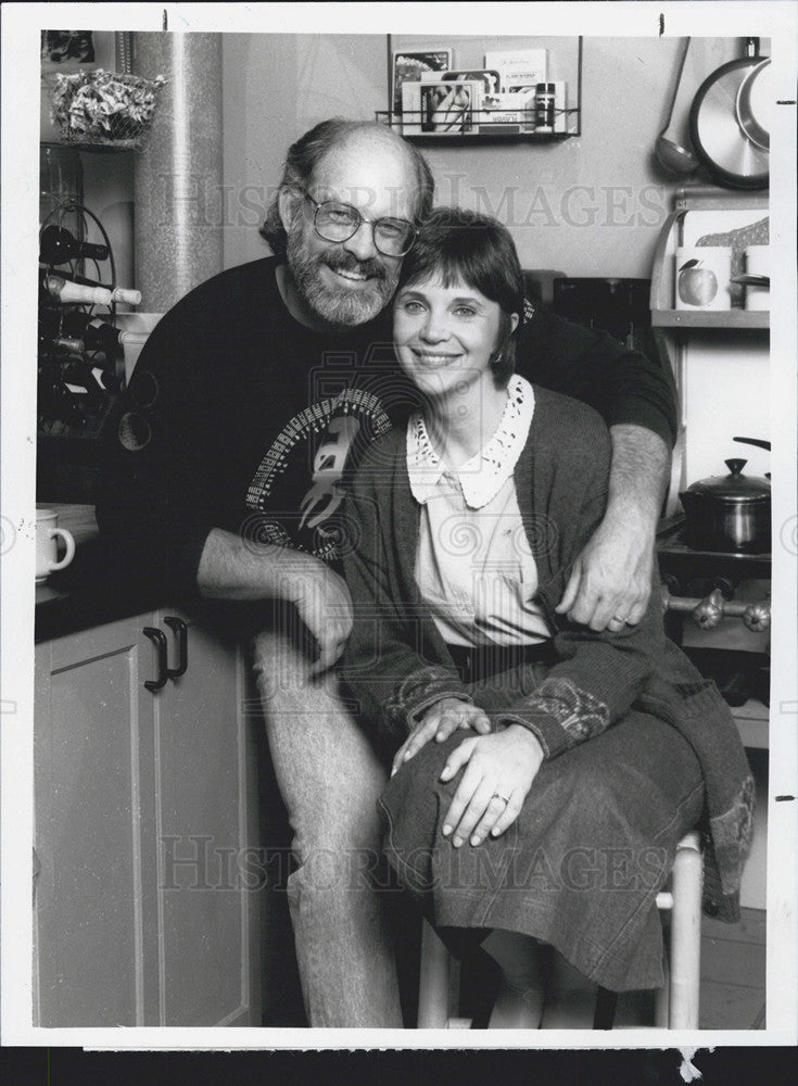 1990 Press Photo Max Gail and Cindy Williams in Normal Life - Historic Images