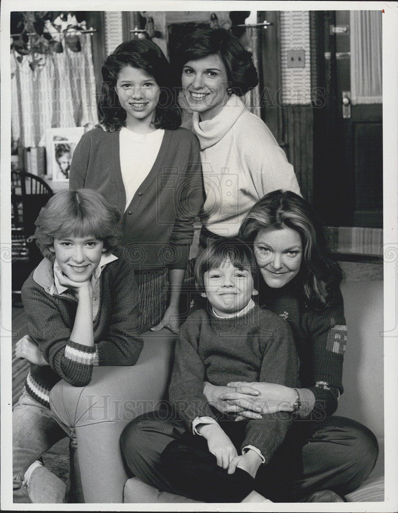 1984 Press Photo The cast of Kate &amp; Allie - Historic Images