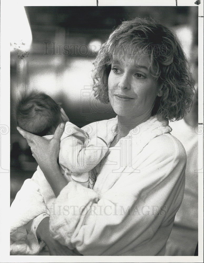 1991 Press Photo Jill Eikenberry with Her Newborn on &quot;LA Law&quot; - Historic Images