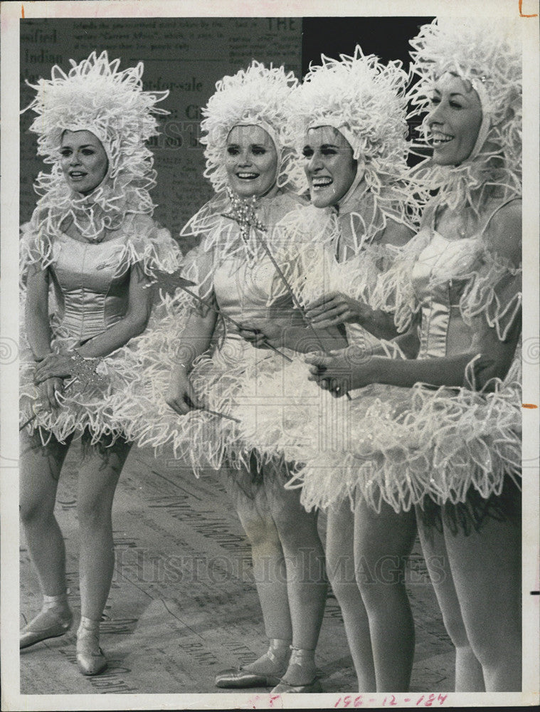 1971 Press Photo Ann Elder Barbara Sharma, Ruth Buzzi, Lily Tomlin&quot; - Historic Images