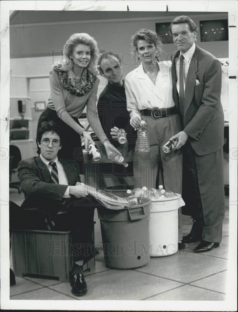 1989 Press Photo Candice Bergen And Cast Of CBS Television Show Murphy Brown - Historic Images