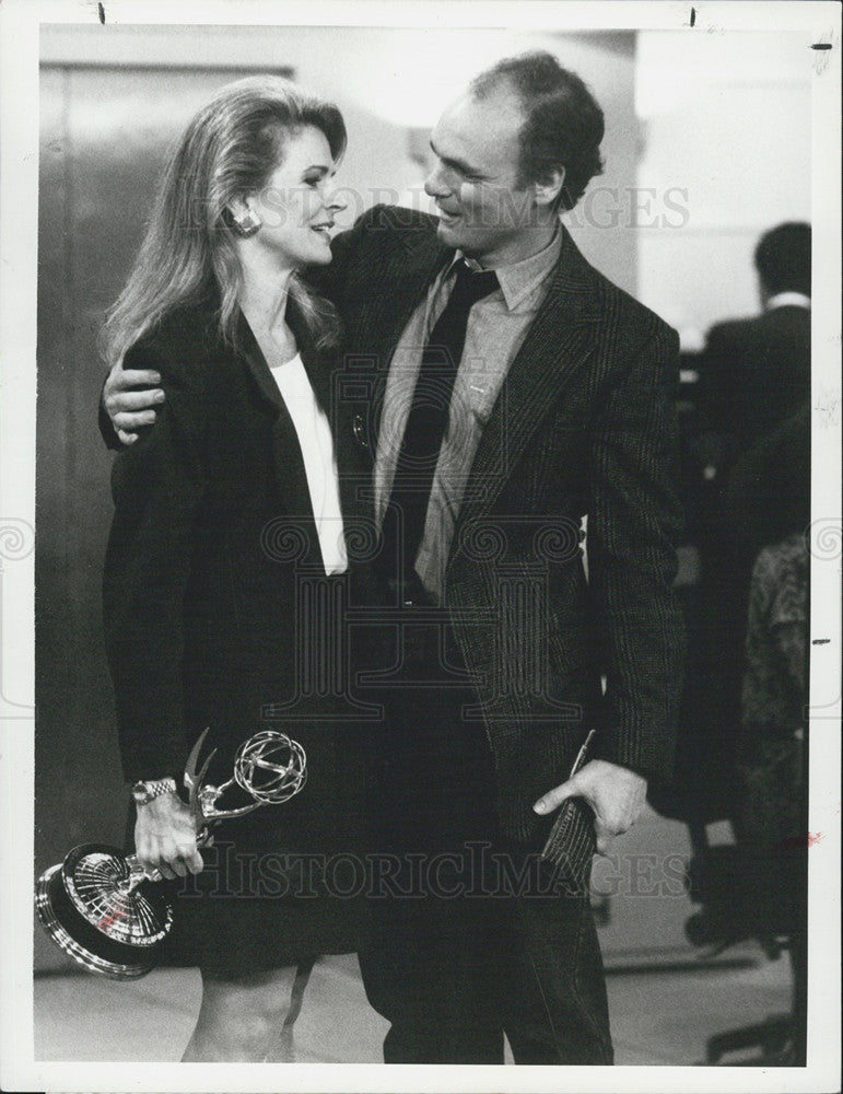 1988 Press Photo Actress Candice Bergen and Actor Joe Regalbuto in Murphy Brown - Historic Images
