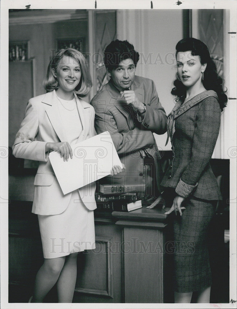 1994 Press Photo Alexandra Powers Alan Rosenberg and Debi Mazar in L.A. Law - Historic Images