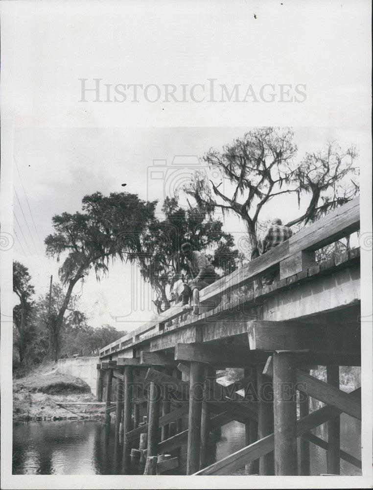 1970 Press Photo River Road Bridge, Pasco Road Foreman Ira Surrency - Historic Images