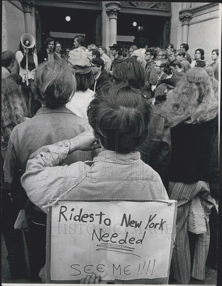 1969 Press Photo Entering the First Congregational Church of Chicago - Historic Images