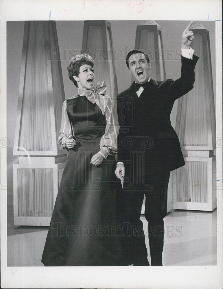 1968 Press Photo Carol Burnett, Jim Nabors, Girl Friends and Nabors - Historic Images