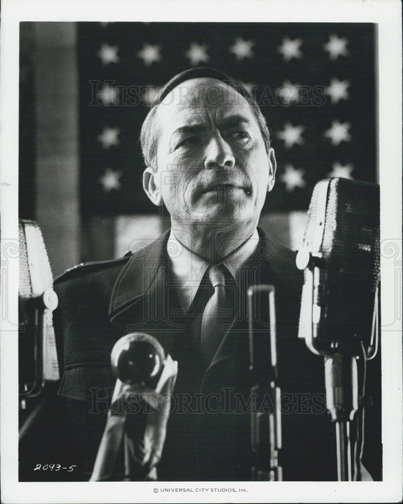 1977 Press Photo Gregory Peck in &quot;MacArthur&quot; - Historic Images