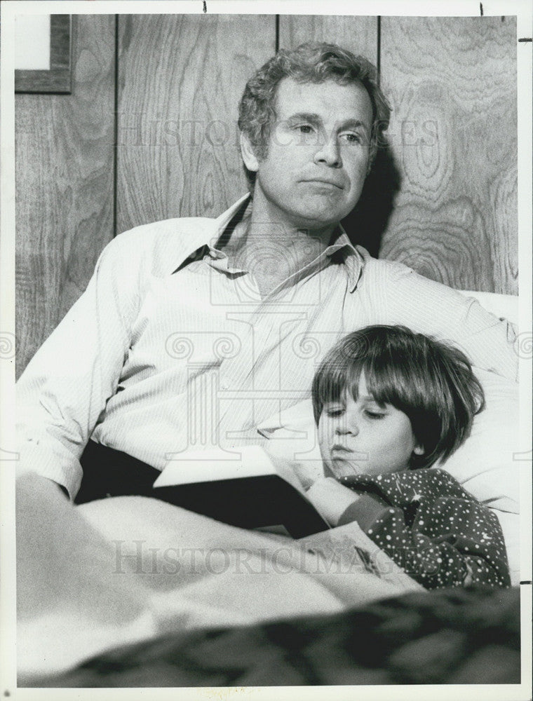 1982 Press Photo of Wayne Rogers &amp; Justin Dana in TV series &quot;House Calls&quot; - Historic Images