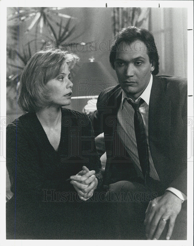 1990 Press Photo Jimmy Smits and Susan Dey in &quot;L.A. Law&quot; - Historic Images