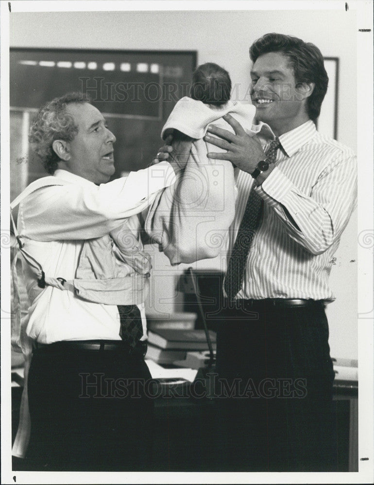 1989 Press Photo Actors Harry Hamlin And Michael Tucker Starring In "L. A. Law" - Historic Images