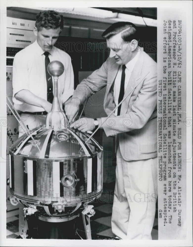 1962 Press Photo Mr Alstair Durney, Professor H Elliot, Satellite Cape Canaveral - Historic Images