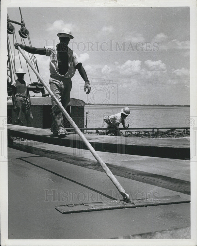 Press Photo Tampa Bay Bridge Cleaning and Construction - Historic Images