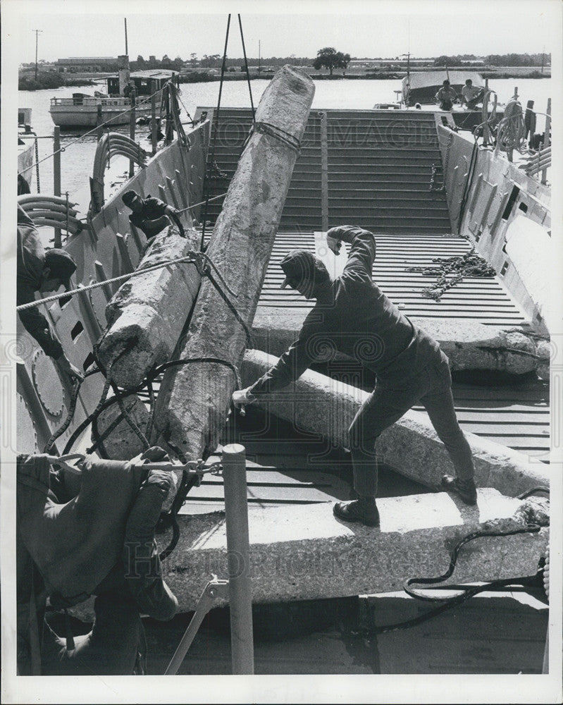 1979 Press Photo US Army Reserves Cart Away Remains of Bridge - Historic Images