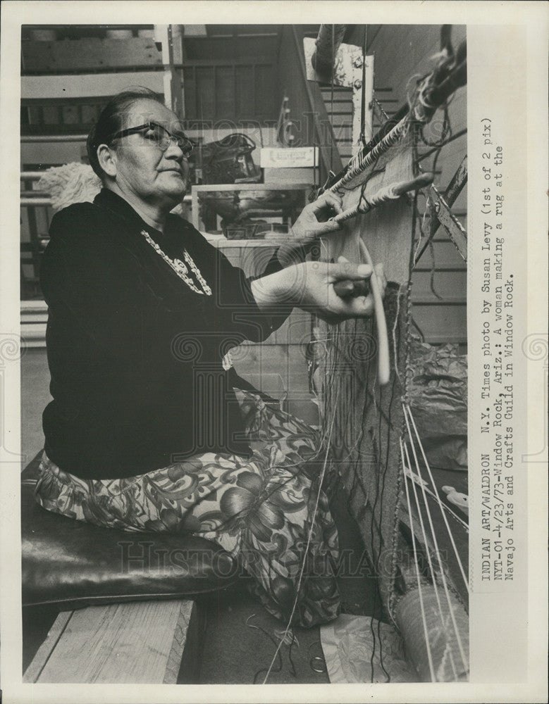 1973 Press Photo Susan Levy Navajo Arts Crafts Guild Window rock Arkansas - Historic Images