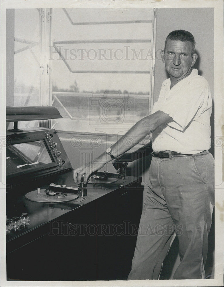 1958 Press Photo Anthony Santarsier Bridge Construction Worker - Historic Images