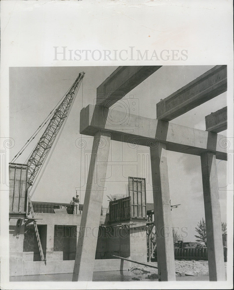 1957 Press Photo Florida Power Vine Street Maintenance Construction - Historic Images