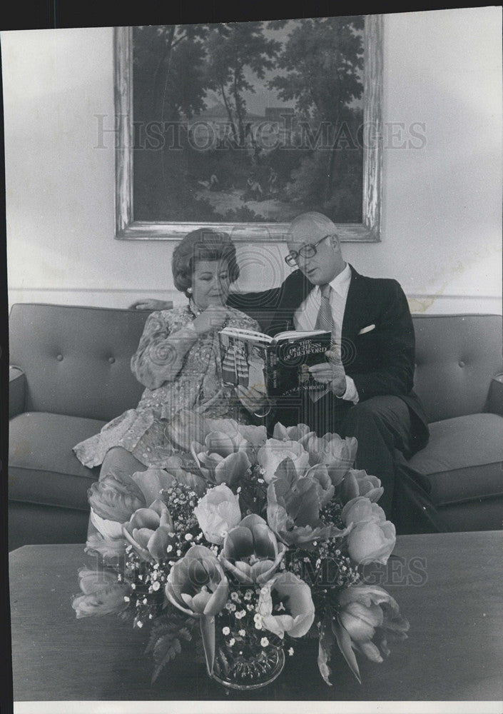 1975 Press Photo Duke And Duchess Bedford England - Historic Images