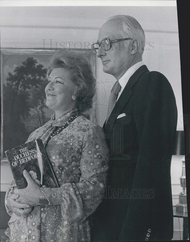 1975 Press Photo Duke Duchess Bedford England Royalty - Historic Images