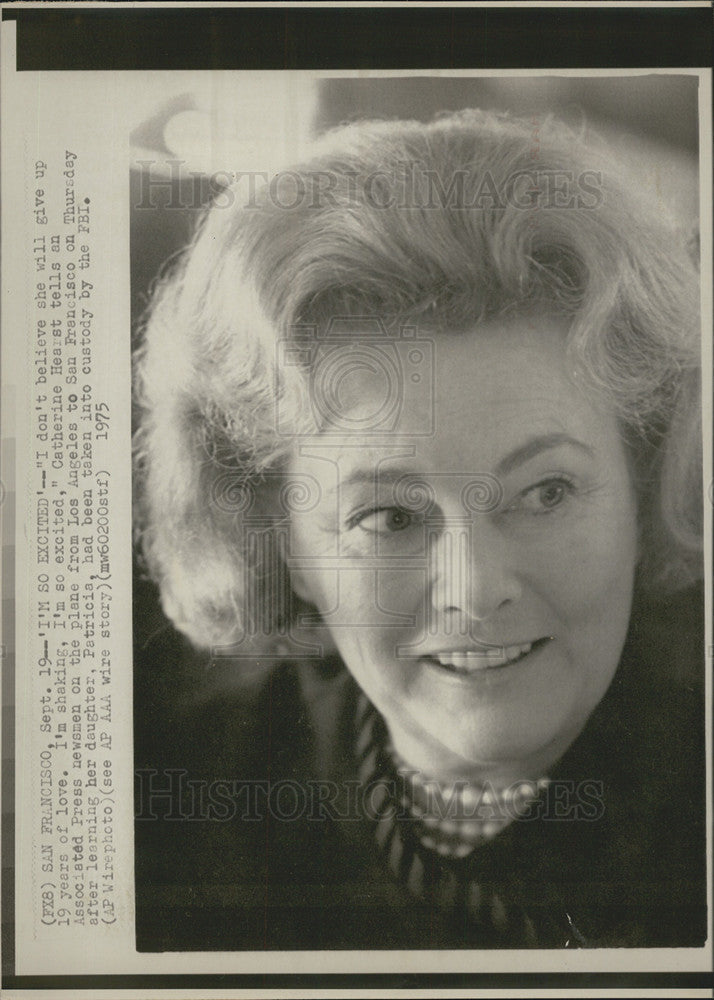 1975 Press Photo Catherine Hearst tells newsmen daughter taken into FBI custody - Historic Images