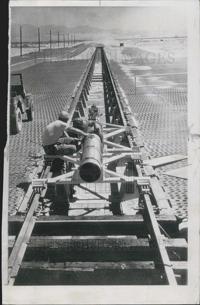 1950 Press Photo Rocket Technicians US Naval Base - Historic Images