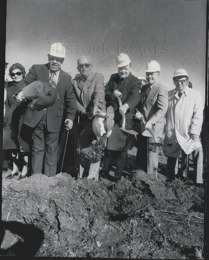 1974 Press Photo Groundbreaking Ceremony Fourth District Courthouse - Historic Images