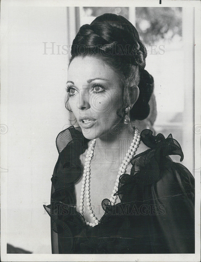 1976 Press Photo Actress Joan Collins - Historic Images