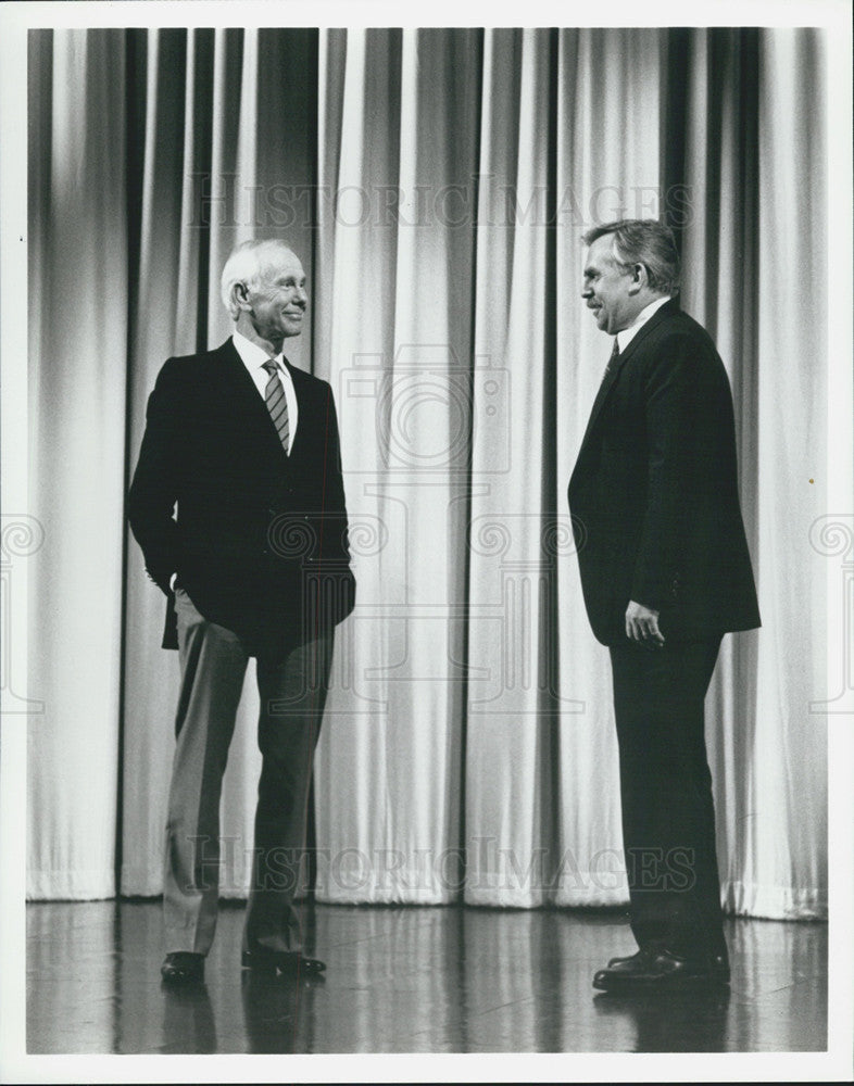 Press Photo American Comedians Johnny Carson &amp; John Ratzenberg - Historic Images