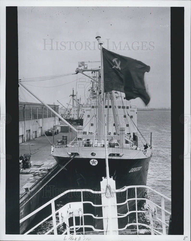 1969 Press Photo S.S. Olenegorsk Docked Russian Flag Flying - Historic Images