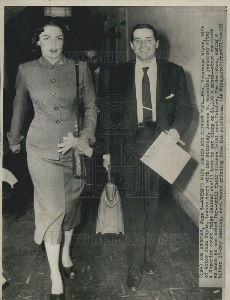 1953 Press Photo Mrs. Esperanza Wayne Leaves Court With Lawyer, Jerome Rosenthal - Historic Images