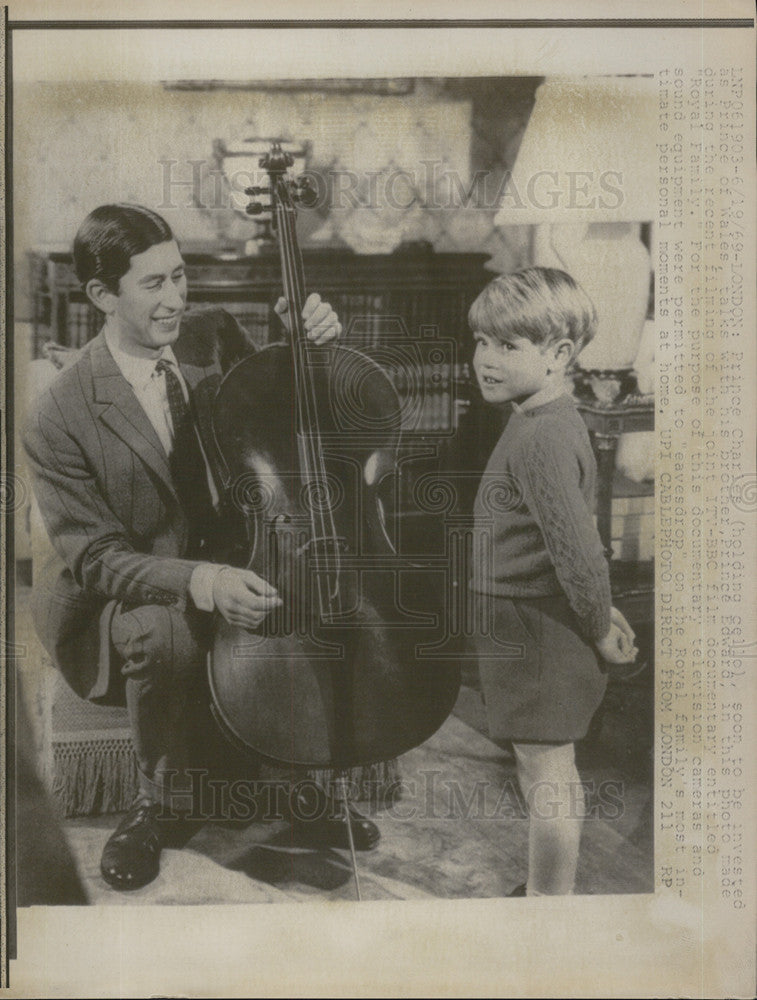 1969 Press Photo Prince Charles with brother Prince Edward - Historic Images