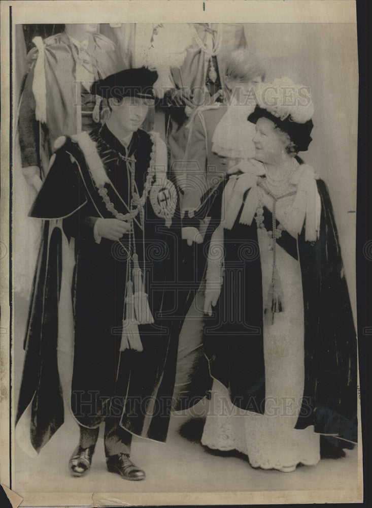 1970 Press Photo Prince Charles with Queen Elizabeth - Historic Images