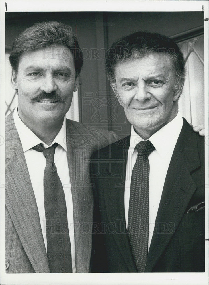 1986 Press Photo Stacy Keach and Cornel Wilde in The New Mike Hammer - Historic Images