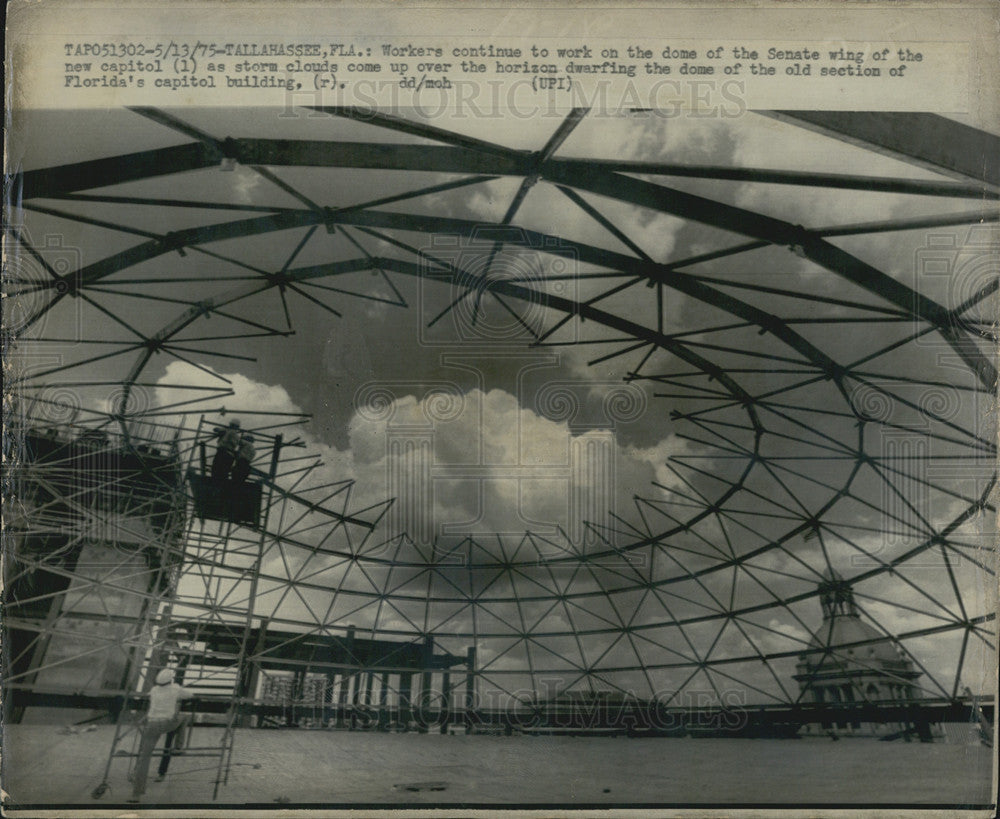 1975 Press Photo Working on the dome in the new senate building in Tallahassee - Historic Images