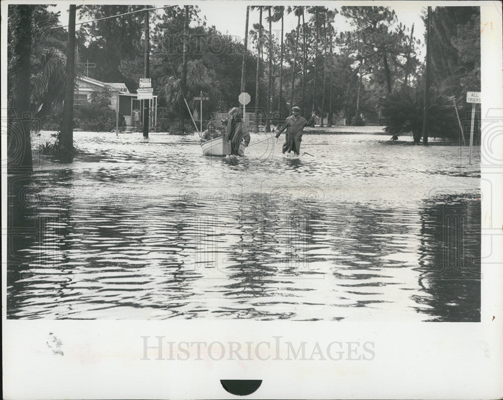 1972 Press Photo flooded Shore Acres Street Hurricane Agnes - Historic Images