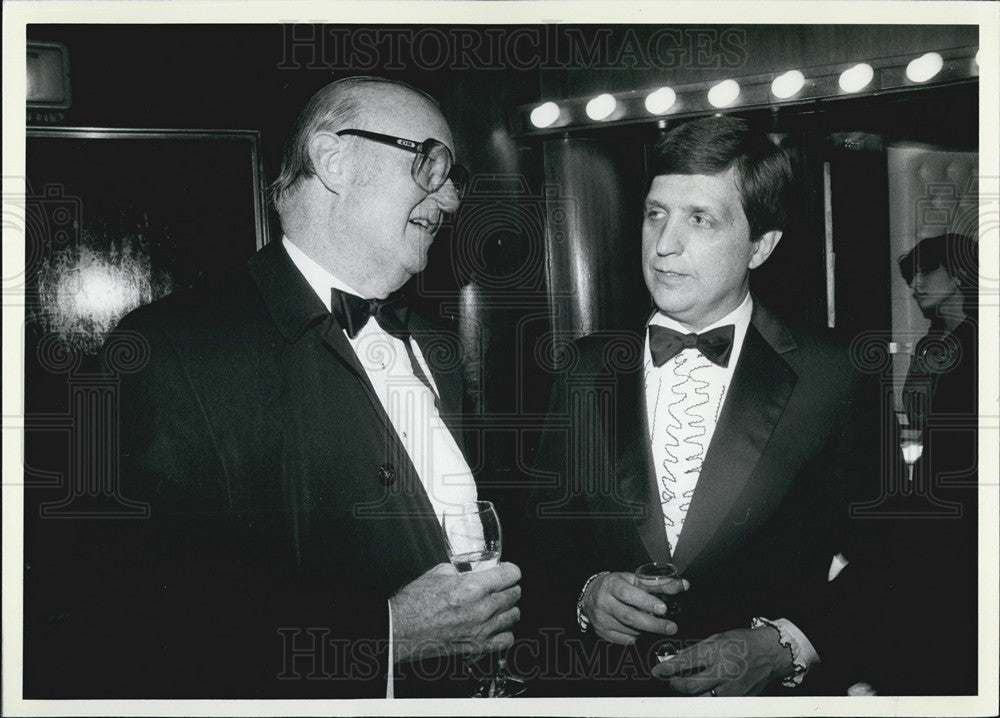 Press Photo Jack Brickhouse Esquire Theater sportscaster - Historic Images